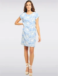Robe À Manches Courtes en Jean Texturé Avec Poche Avant Brodée De Motifs Floraux
