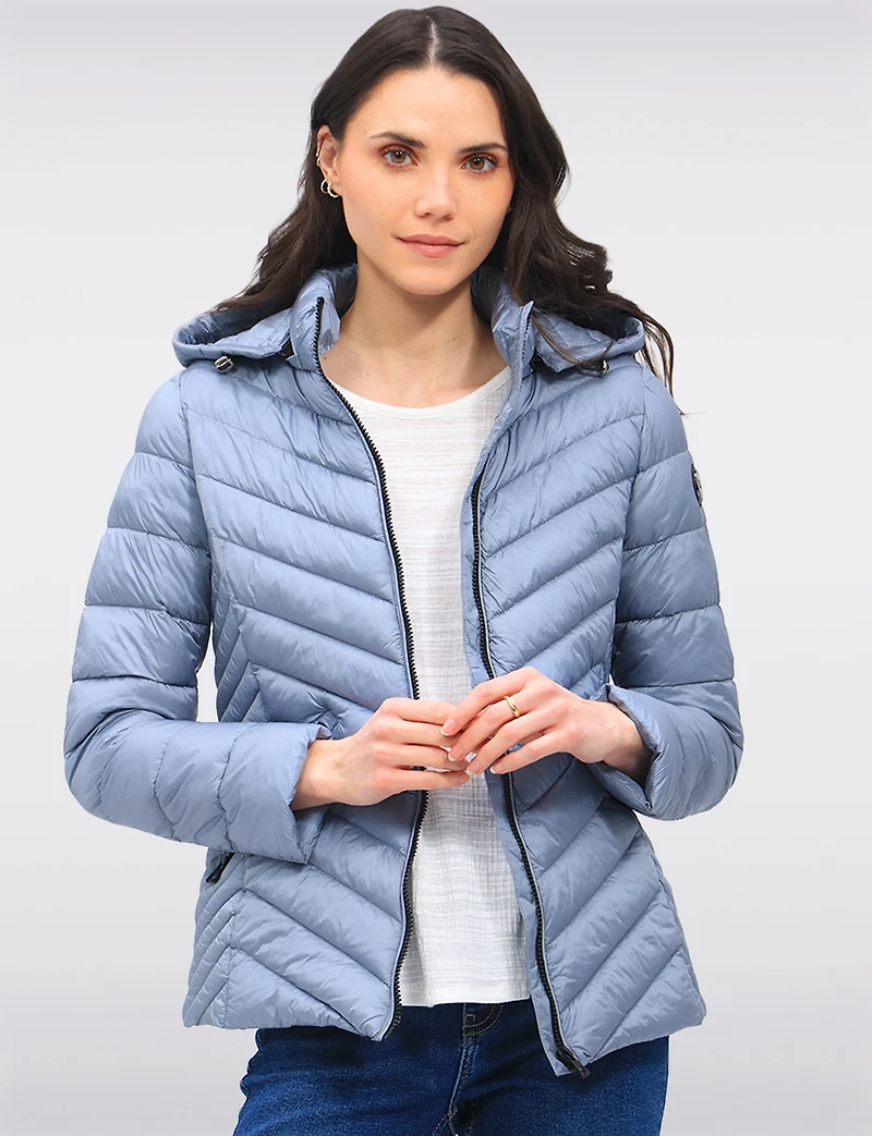 Veste Légère Nora Doudoune Matelassée Vegan avec Capuche Amovible par Saki