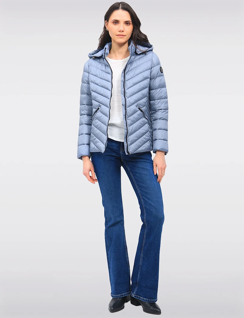 Veste Légère Nora Doudoune Matelassée Vegan avec Capuche Amovible par Saki