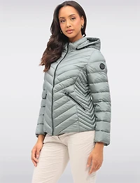 Veste Légère Nora Doudoune Matelassée Vegan avec Capuche Amovible par Saki