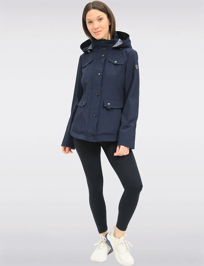 Veste-Parka Court Chic Imperméable Breathe-Tech® avec Capuche Amovible par Saki