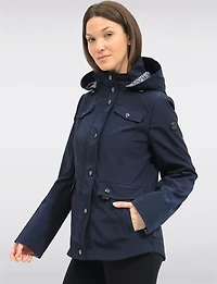 Veste-Parka Court Chic Imperméable Breathe-Tech® avec Capuche Amovible par Saki