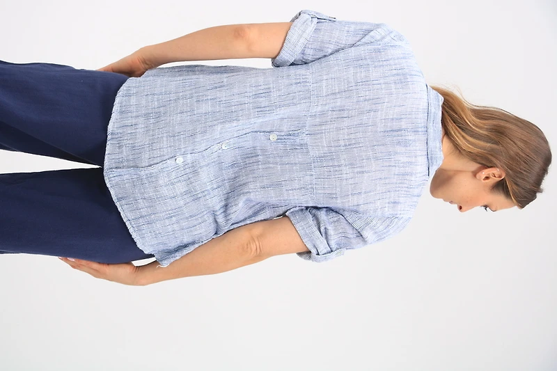 Blouse en Coton à Tissage Gaufré Boutonnée avec Manches 3/4 Ajustables par Erika