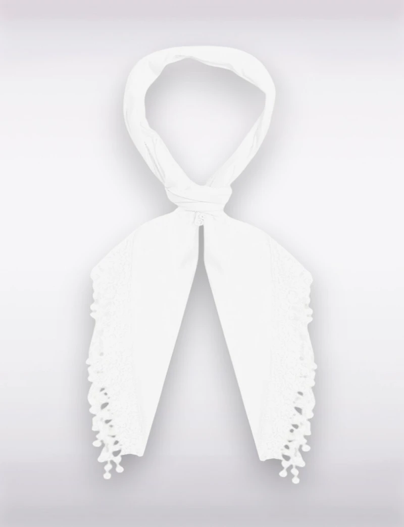 Écharpe Triangulaire Luxueuse Douce avec Franges en Dentelle – Style & Élégance