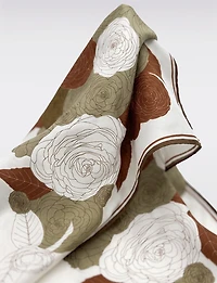 Foulard Triangulaire Floral Mat par Saki