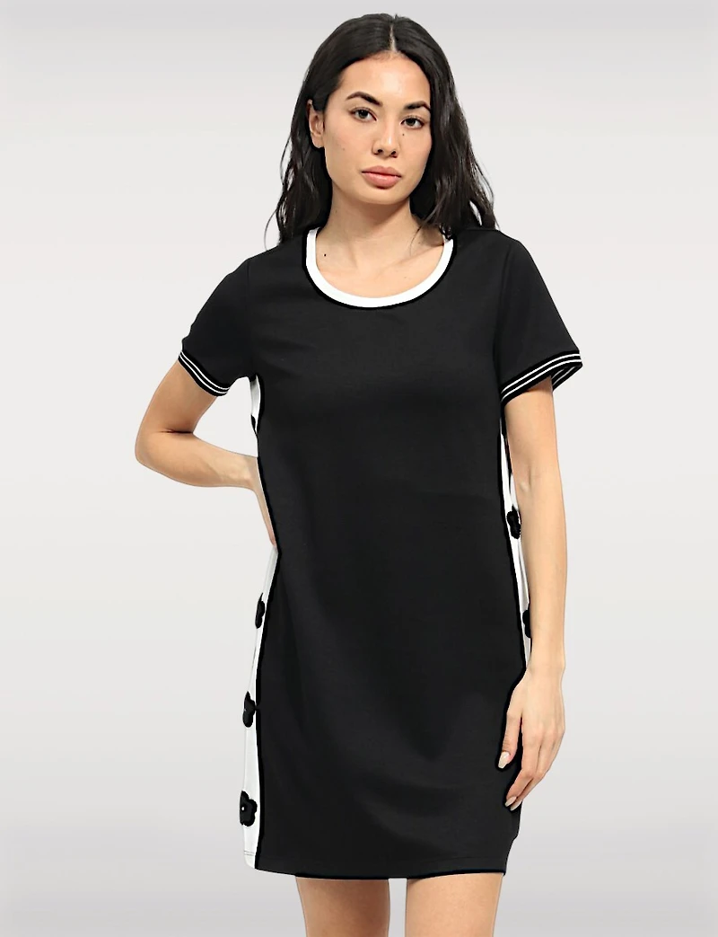 Robe Noire et Blanc Ajustée avec Bandes Latérales & Appliqués Floraux Texturé