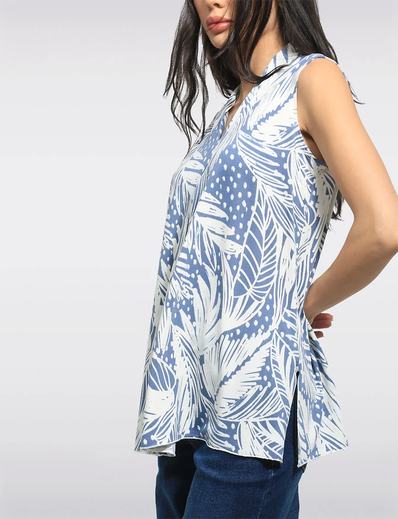Blouse Drapée Sans Manches Motif Tropical avec Col en V et Pli Devant par Perle