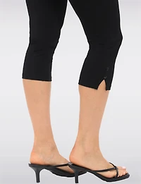 Legging Capri avec Taille Élastique & Fentes Latérales Boutonnées par Perle