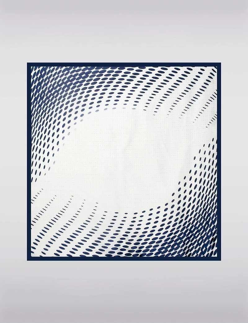 Écharpe Carrée Sophistiquée avec Finition Soyeuse et Motif Géométrique