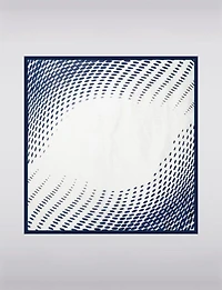 Écharpe Carrée Sophistiquée avec Finition Soyeuse et Motif Géométrique