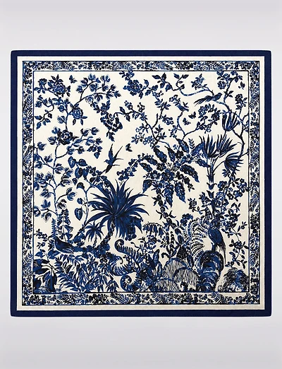 Foulard Carré Léger en Mousseline à Motif Floral Encadré – Style ChicPolyvalent
