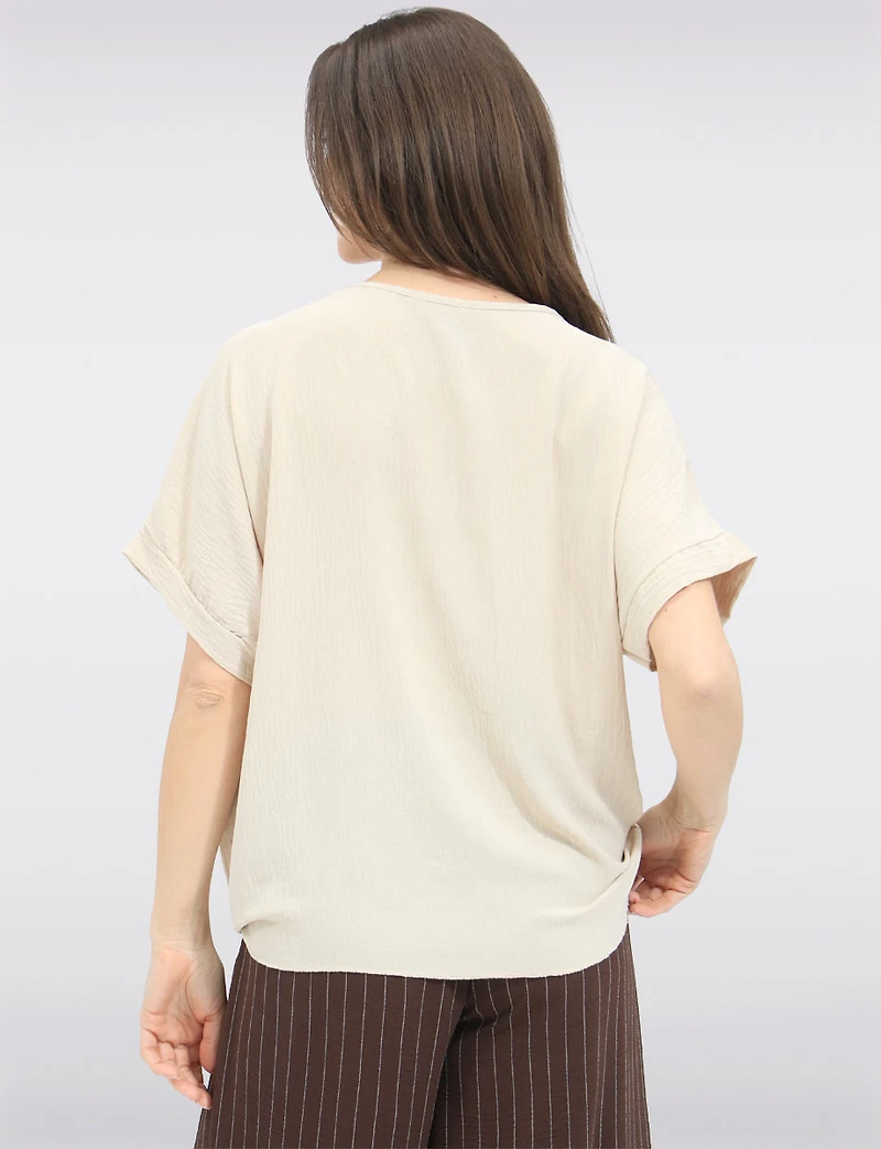 Haut à Manches Courtes Texturé Noué Sur le Devant Avec Collier par Froccella