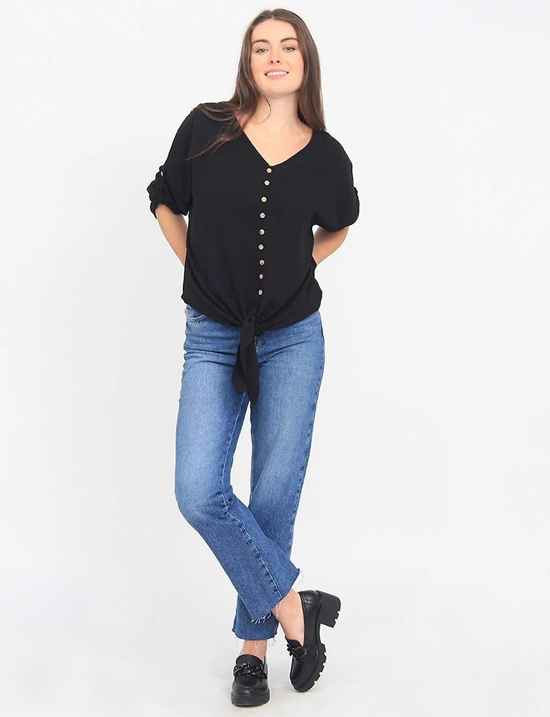 Blouse Unie Froissée à Col V Boutonnée et Nouée L’avant par Froccella