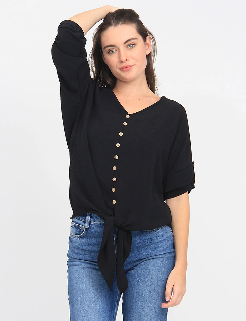 Blouse Unie Froissée à Col V Boutonnée et Nouée L’avant par Froccella