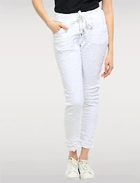 Pantalon Ajusté Froissé à Enfiler avec Détail Brodé sur le Devant par Froccella