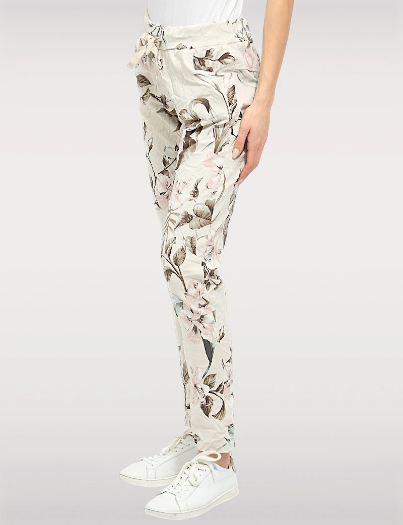 Pantalon Slim Extensible À Imprimé Floral Beige Froissé Par Froccella
