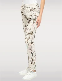 Pantalon Slim Extensible À Imprimé Floral Beige Froissé Par Froccella