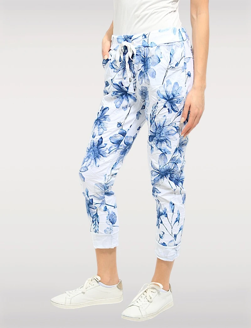 Pantalon Slim Extensible À Imprimé Floral Bleu Et Blanc Froissé Par Froccella
