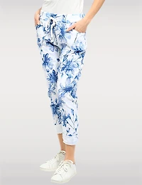 Pantalon Slim Extensible À Imprimé Floral Bleu Et Blanc Froissé Par Froccella