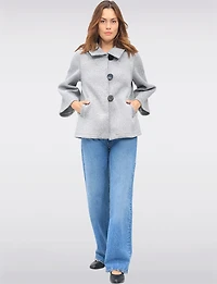 Manteau Court Évasé Chic en Scuba Extensible À Manches Évasées 3/4 par Froccella