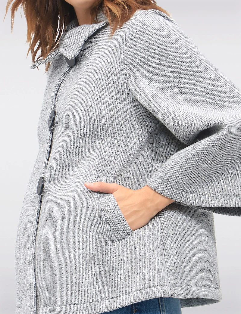Manteau Court Évasé Chic en Scuba Extensible À Manches Évasées 3/4 par Froccella