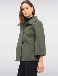 Manteau Court Évasé Chic en Scuba Extensible À Manches Évasées 3/4 par Froccella