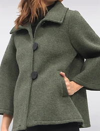 Manteau Court Évasé Chic en Scuba Extensible À Manches Évasées 3/4 par Froccella