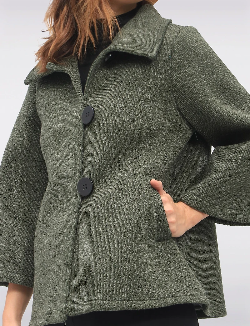Manteau Court Évasé Chic en Scuba Extensible À Manches Évasées 3/4 par Froccella