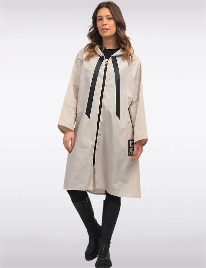 Veste Coupe Ample Longue Ultra-légère À Capuche Et Cordon en Ruban Par Froccella