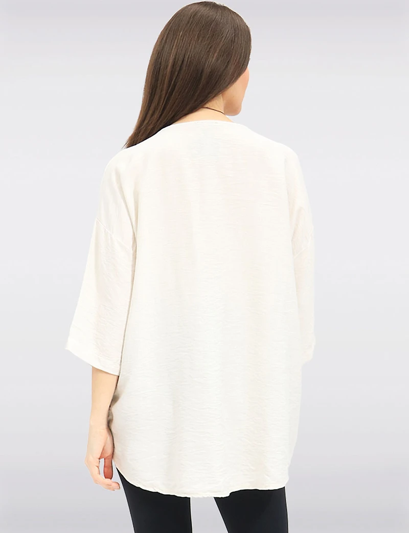 Haut Fluide à Ourlet Asymétrique Manches 3/4 Col Rond et Collier par Froccella
