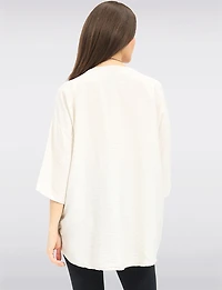 Haut Fluide à Ourlet Asymétrique Manches 3/4 Col Rond et Collier par Froccella