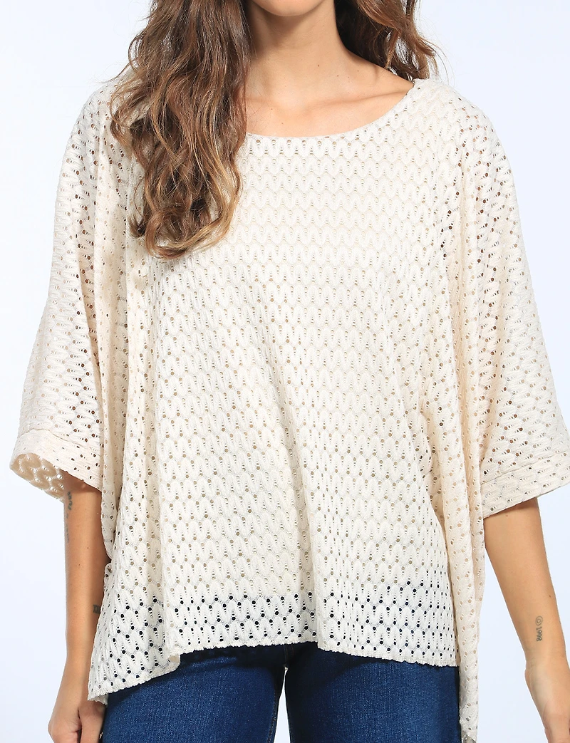 Haut En Crochet Léger À Manches Dolman Courtes Et Encolure Ronde Par Froccella