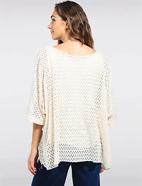 Haut En Crochet Léger À Manches Dolman Courtes Et Encolure Ronde Par Froccella