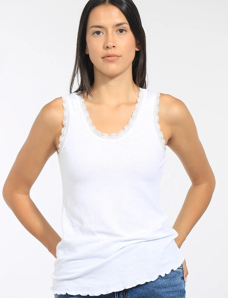 Camisole Ajustée En Tricot De Coton Léger Avec Bordure Dentelle Par Froccella