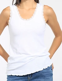 Camisole Ajustée En Tricot De Coton Léger Avec Bordure Dentelle Par Froccella