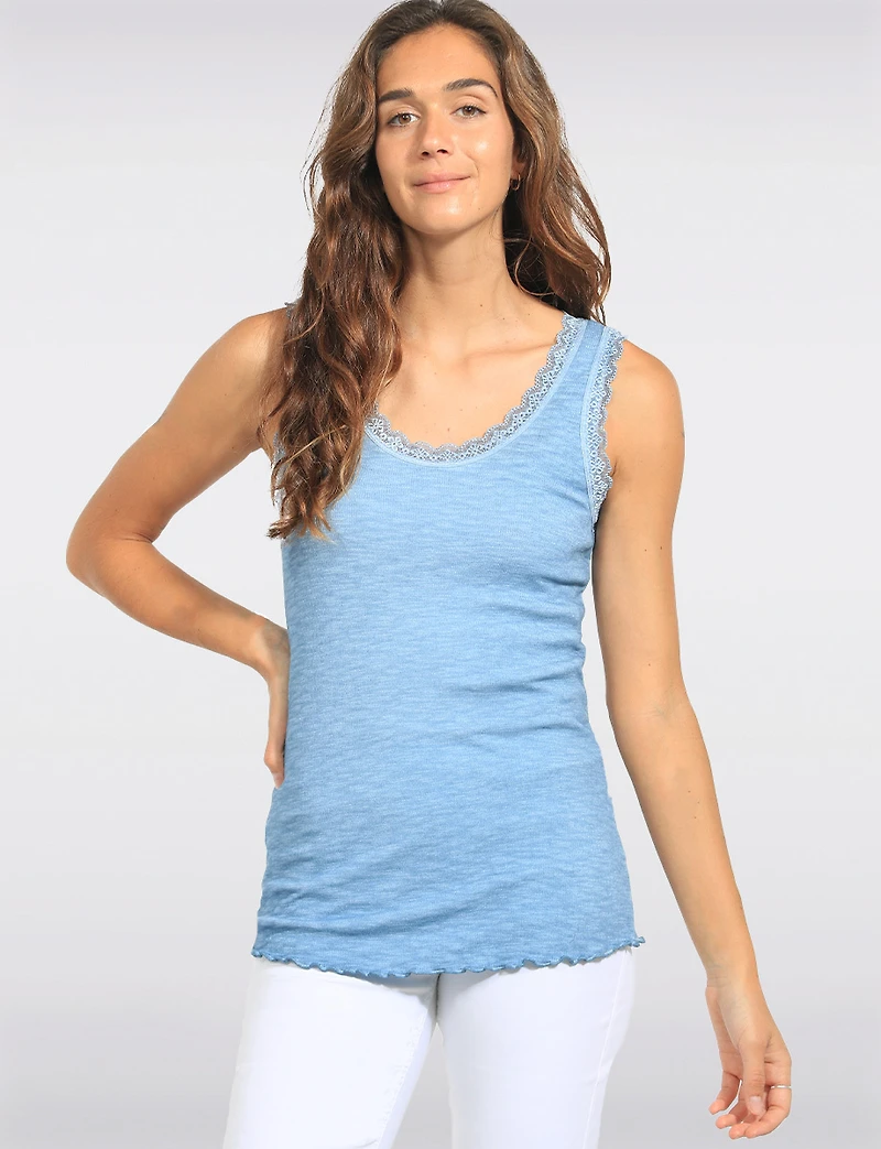 Camisole Ajustée En Tricot De Coton Léger Avec Bordure Dentelle Par Froccella