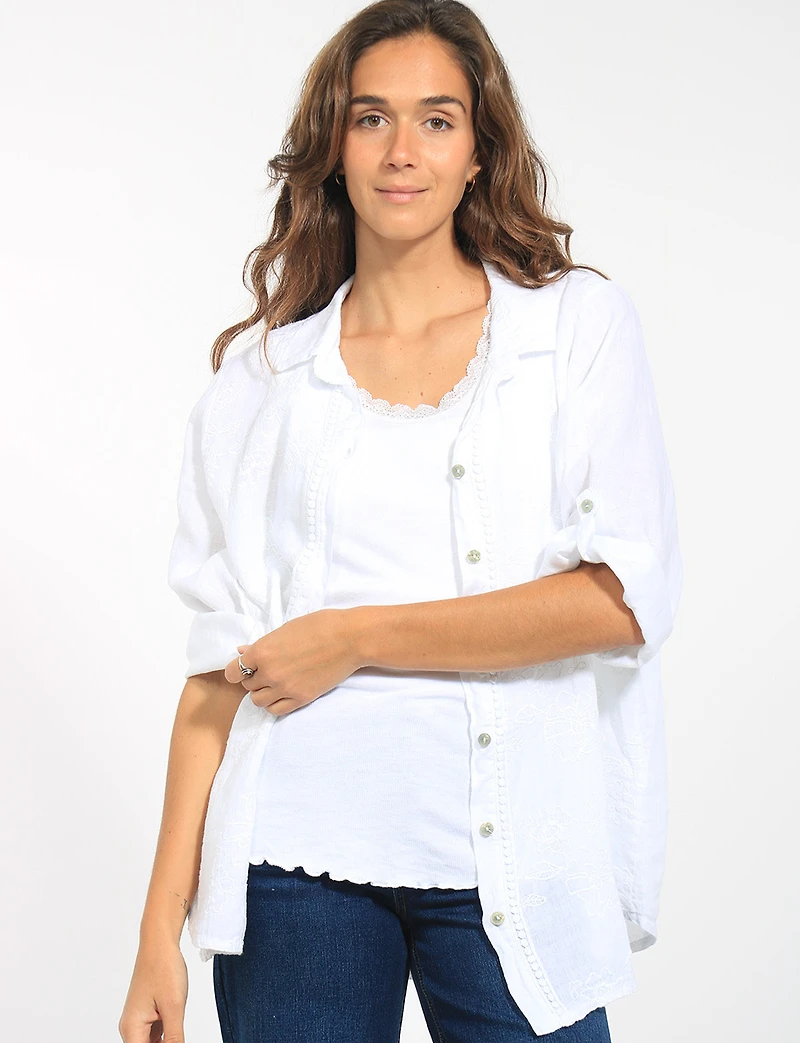 Chemise en Lin Léger à Broderie Florale et Manches Ajustables par Froccella