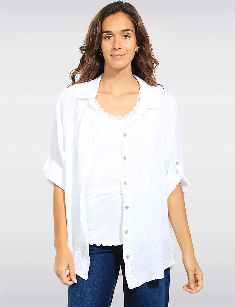 Chemise en Lin Léger à Broderie Florale et Manches Ajustables par Froccella