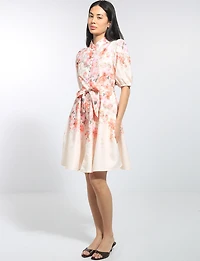 Robe Floral Col Officier Boutonnée Ceinturée À Manches Courtes Par Stella Morgan