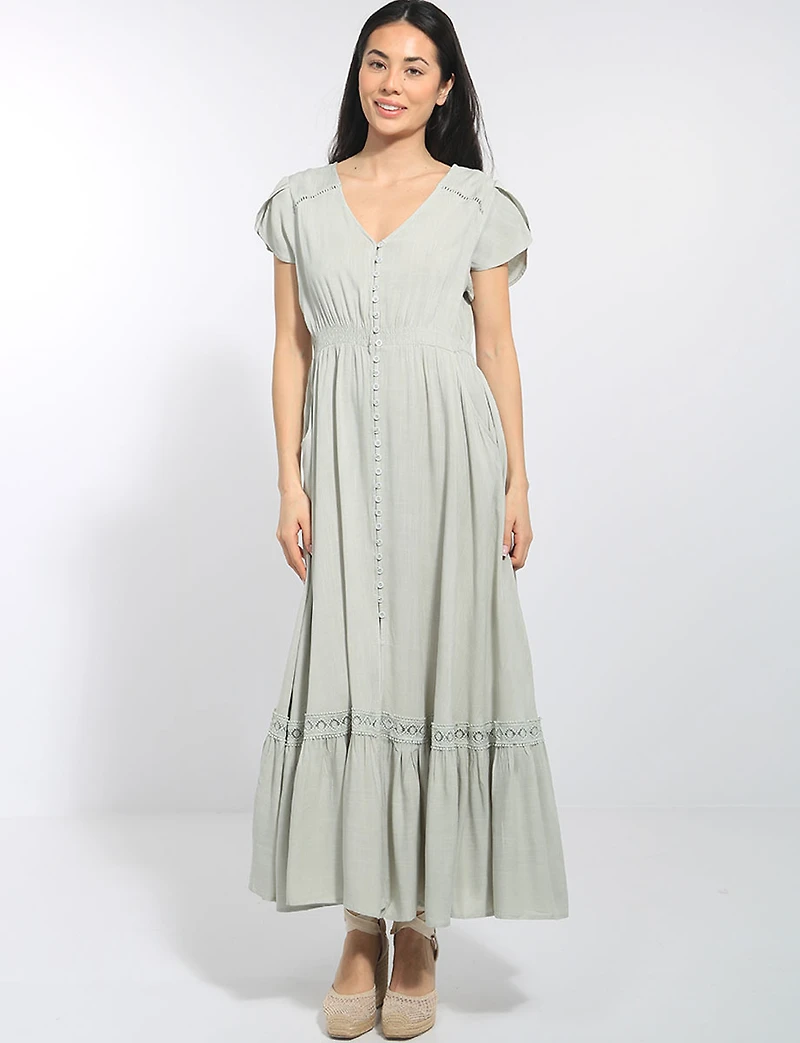 Robe Longue Évasée À Manches Tulipes Boutonnée Et Dentelle Par Stella Morgan