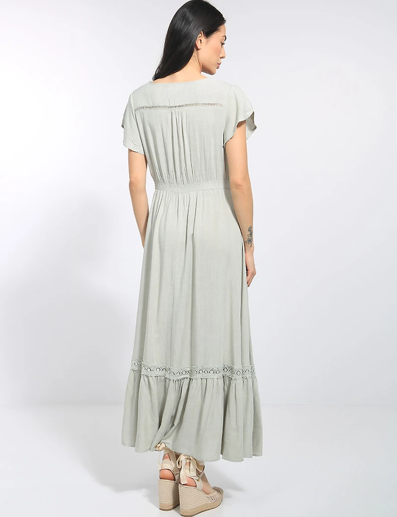 Robe Longue Évasée À Manches Tulipes Boutonnée Et Dentelle Par Stella Morgan