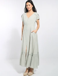 Robe Longue Évasée À Manches Tulipes Boutonnée Et Dentelle Par Stella Morgan