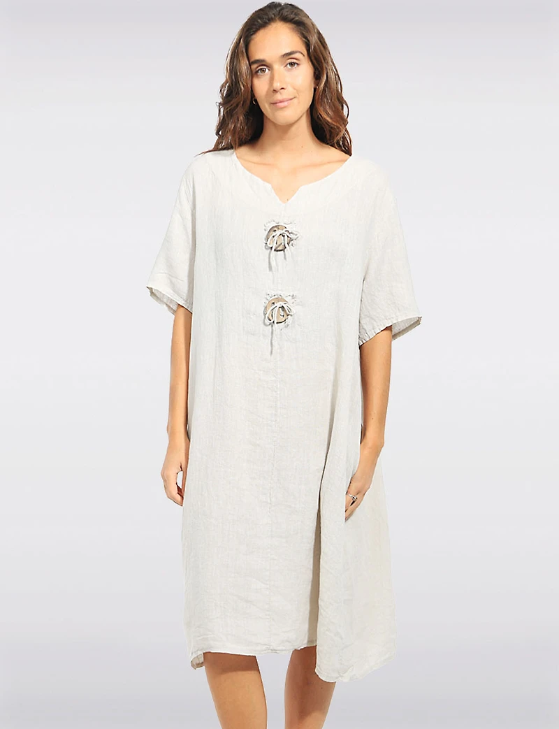 Robe Ample en Lin à Manches Courtes Boutons Décoratives et Poches par Froccella