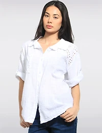 Chemise Broderie Œillet Boutonnée Manches 3/4 Ourlet Asymétrique par Froccella