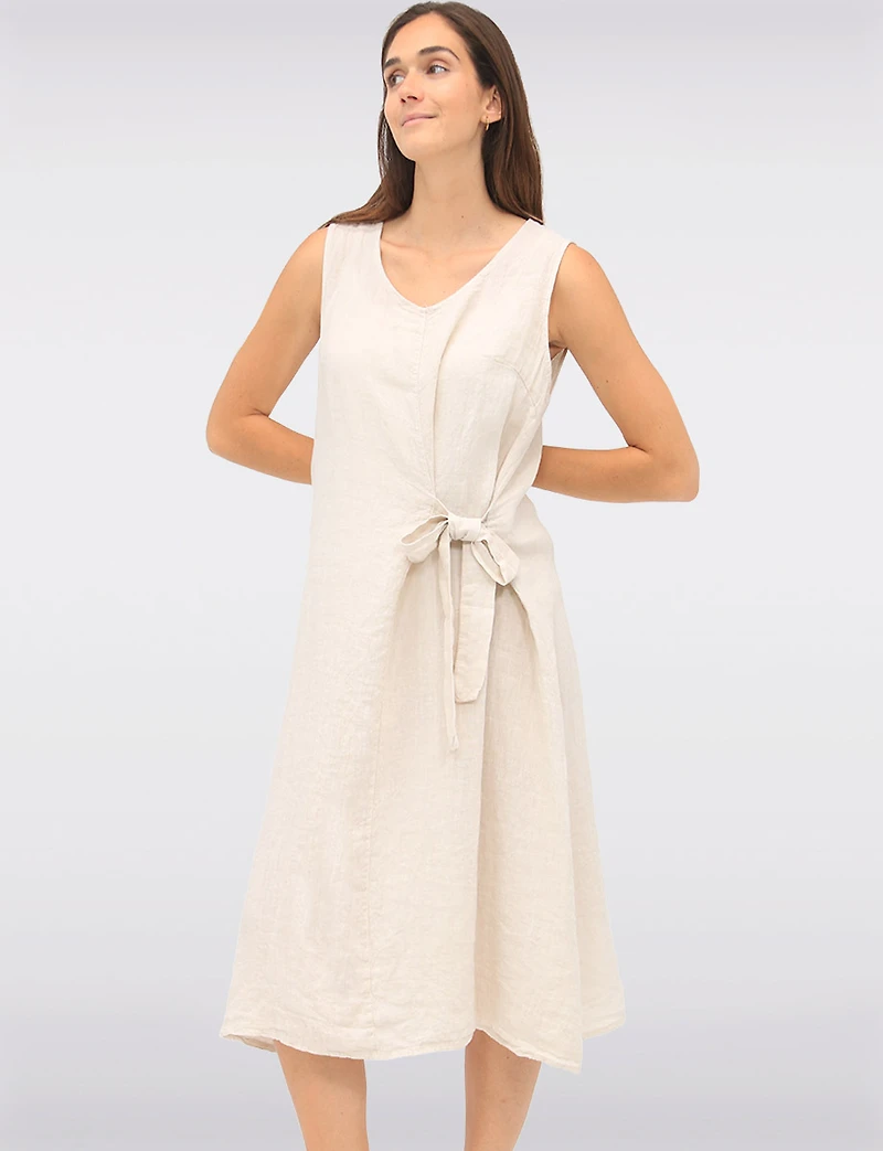 Robe Élégante Sans Manches en Lin avec Lien à Nouer Sur le Côté par Froccella