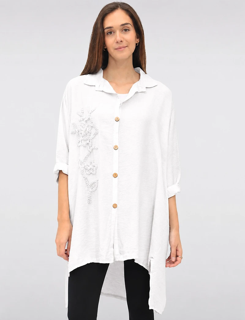 Haut Ample Longue Chemise À Col Boutonné Et Motif Floral Brodé Par Froccella