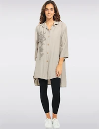 Haut Ample Longue Chemise À Col Boutonné Et Motif Floral Brodé Par Froccella