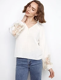 Blouse en Mélange de Lin à Col V Tressé & Détails Dentelle Ajourée par Charlie B