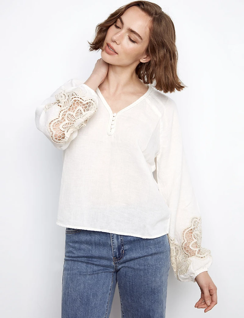 Blouse en Mélange de Lin à Col V Tressé & Détails Dentelle Ajourée par Charlie B