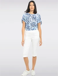 Capri Blanc Coupe Ajustée Extensible avec Deux Poches et Ourlet Boutonné